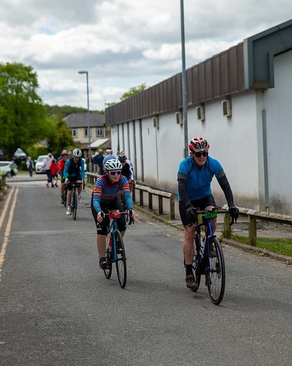 tour de manc cyclists