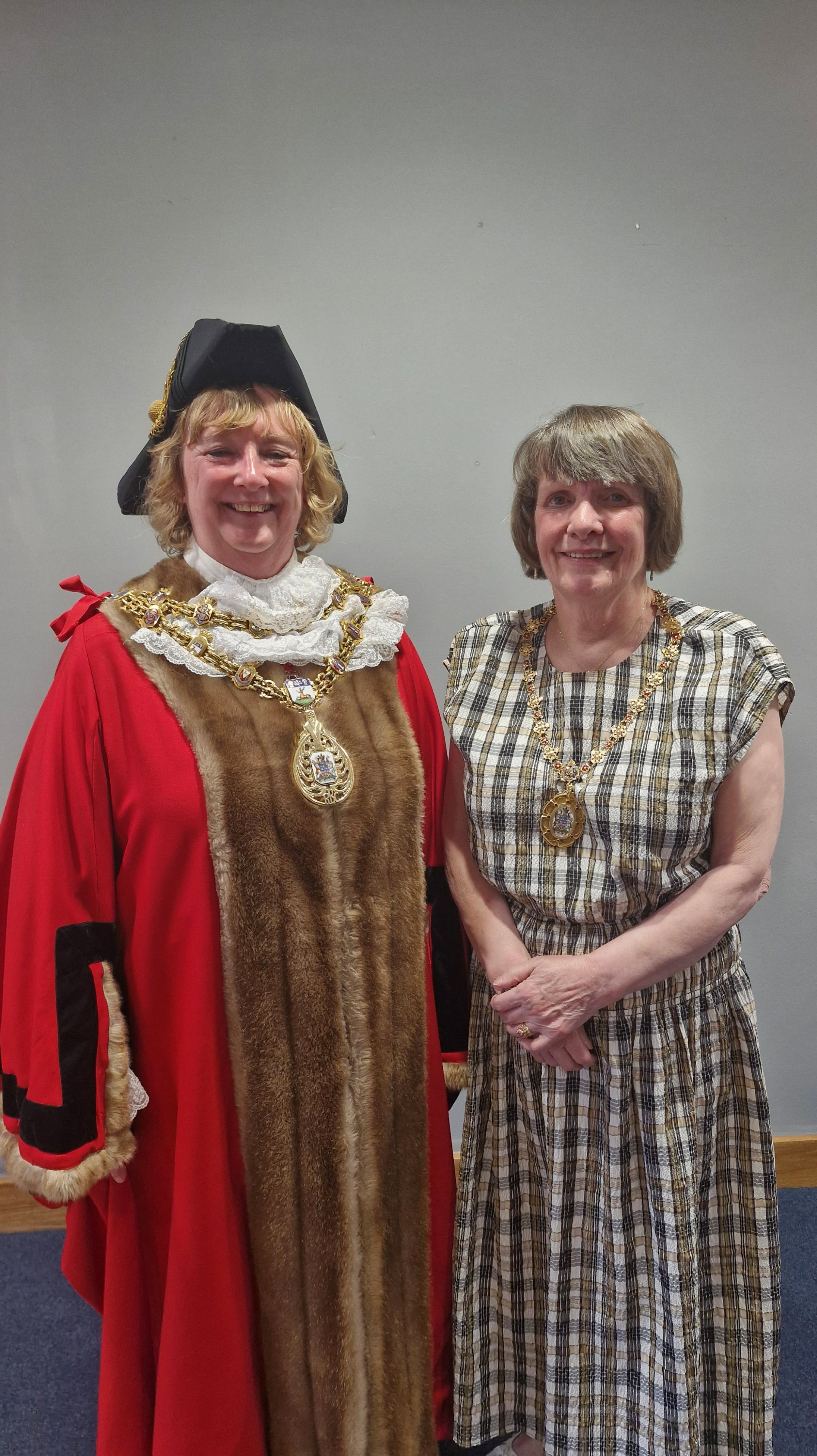 Mayor and deputy councillor michelle smith and jackie oakes min